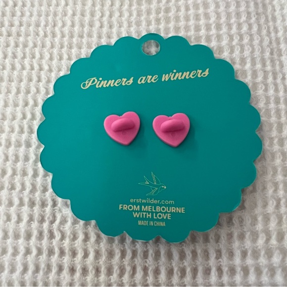 Erstwilder Rainbow Ruff enamel pin - Picture 2 of 3